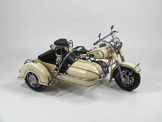 motor-met-zijspan-3210145-nl-max-1643367335.jpg